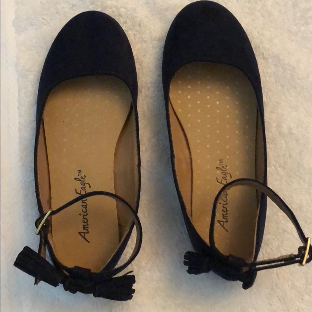 Girls navy blue suede shoes.